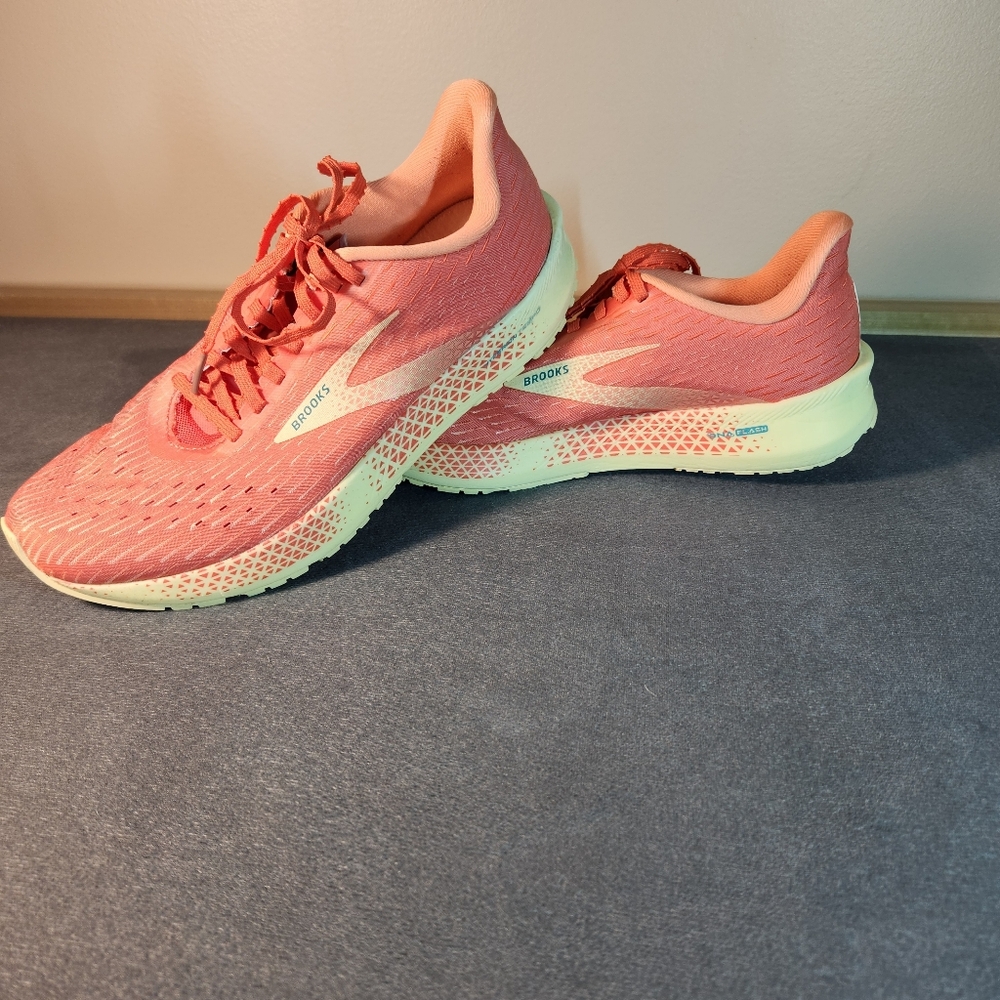 Brooks Hyperion Tempo Womens Size 11 B Coral Running Shoes Sneakers 1203281B876